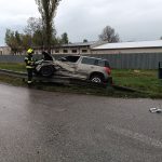 Při nehodě tří aut v Kaplici se zranili čtyři lidé. Jednu ženu transportoval do nemocnice vrtulník