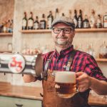 I Budvar má svého Francina, jako z Postřižin. Jen z mokré a prochlazené sklenice je pivo jako křen, říká kvalitář Douda