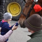 V plánské mateřince Pohádka slavily děti Den země se zvířaty i tříděním nepořádku