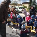 V plánské mateřince Pohádka slavily děti Den země se zvířaty i tříděním nepořádku