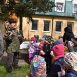 V plánské mateřince Pohádka slavily děti Den země se zvířaty i tříděním nepořádku