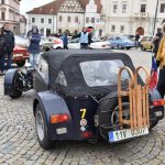 Na soutěž historických aut 0 106 Jihočeským krajem dorazilo 41 posádek