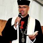 Žižku obdivoval už jako kluk. Husitský biskup Tonzar má radost, jak Trocnov kvete