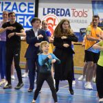 Zaplněná sportovní hala v Milevsku sledovala ukázky sletových skladeb. Sokolská akademie i letos nadchla publikum