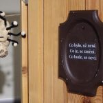 Na zahájení výstavy keramiky Genius loci praskal Smrčkův dům v Soběslavi ve švech