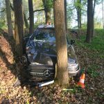 Opilá řidička na Jindřichohradecku zdemolovala Mercedes. Škoda je odhadnuta na milion