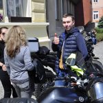 VIDEO: Milevské náměstí zaplnily stovky nablýskaných motorek. Kněží jim tam před sezonou požehnali