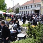 VIDEO: Milevské náměstí zaplnily stovky nablýskaných motorek. Kněží jim tam před sezonou požehnali