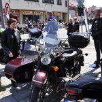 VIDEO: Milevské náměstí zaplnily stovky nablýskaných motorek. Kněží jim tam před sezonou požehnali