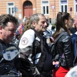 VIDEO: Milevské náměstí zaplnily stovky nablýskaných motorek. Kněží jim tam před sezonou požehnali