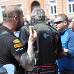VIDEO: Milevské náměstí zaplnily stovky nablýskaných motorek. Kněží jim tam před sezonou požehnali