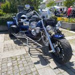 VIDEO: Milevské náměstí zaplnily stovky nablýskaných motorek. Kněží jim tam před sezonou požehnali
