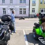 VIDEO: Milevské náměstí zaplnily stovky nablýskaných motorek. Kněží jim tam před sezonou požehnali