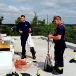 Hasiči v Týně zachraňovali kočku, která spadla ze třetího patra do ventilační šachty
