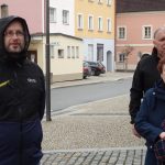 Vchod do úřadu v Soběslavi zdobí nová pamětní deska. Připomíná soběslavského rodáka pilota RAF Jaroslava Taudyho