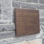 V Hrejkovicích slavnostně odhalili pamětní desku rodin Justicových a Eisnerových