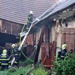 Ve Vlčicích hořelo hospodářské stavení