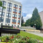 Malé náměstí v Prachaticích zdobí květinové pyramidy, ve Vodňanské ulici rozkvetou záhony