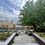 Malé náměstí v Prachaticích zdobí květinové pyramidy, ve Vodňanské ulici rozkvetou záhony