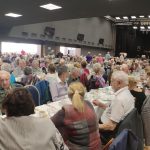 Hotel Palcát zaplnili táborští senioři 80+. Sešlo se jich 448