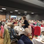 Hotel Palcát zaplnili táborští senioři 80+. Sešlo se jich 448