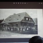 Toulání ztracenou Šumavou vypovídá o přírodě a lidech. Průvodce přednášel v Malšicích