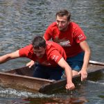 Božetická neckyáda stále populární. Diváci se dočkali pádů do vody i necek ala Titanic