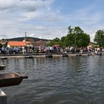 Božetická neckyáda stále populární. Diváci se dočkali pádů do vody i necek ala Titanic