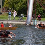 Božetická neckyáda stále populární. Diváci se dočkali pádů do vody i necek ala Titanic
