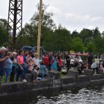 Božetická neckyáda stále populární. Diváci se dočkali pádů do vody i necek ala Titanic