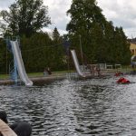 Božetická neckyáda stále populární. Diváci se dočkali pádů do vody i necek ala Titanic
