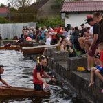 Božetická neckyáda stále populární. Diváci se dočkali pádů do vody i necek ala Titanic