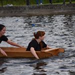 Božetická neckyáda stále populární. Diváci se dočkali pádů do vody i necek ala Titanic