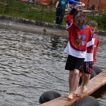 Božetická neckyáda stále populární. Diváci se dočkali pádů do vody i necek ala Titanic