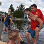 Božetická neckyáda stále populární. Diváci se dočkali pádů do vody i necek ala Titanic