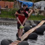 Božetická neckyáda stále populární. Diváci se dočkali pádů do vody i necek ala Titanic