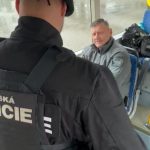 Budějovičtí strážníci se učí, jak zasahovat v autobusech MHD