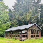 Práce na rekonstrukci horské chaty Libín začínají. Zhotovitelská firma si převzala staveniště