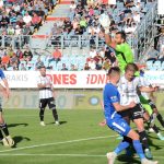 První barážové derby rozlouskl v nastavení Dynamák Matouš Nikl. Odveta v neděli v Táboře