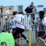 První barážové derby rozlouskl v nastavení Dynamák Matouš Nikl. Odveta v neděli v Táboře