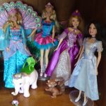 Sběratelka představuje ve veselském kulturním domě rozmanitý svět panenek Barbie