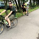 Ta přilba patří na hlavu, ne do baťůžku, upozorňovali českobudějovičtí strážníci malé elektrokoloběžkáře