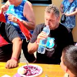 Borůvkobraní: Vítěz soutěže jedlíků posnídal borůvkový jogurt a pak spořádal 23 knedlíků. Večer si dá svíčkovou