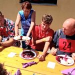 Borůvkobraní: Vítěz soutěže jedlíků posnídal borůvkový jogurt a pak spořádal 23 knedlíků. Večer si dá svíčkovou