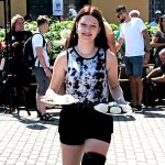 Borůvkobraní: Vítěz soutěže jedlíků posnídal borůvkový jogurt a pak spořádal 23 knedlíků. Večer si dá svíčkovou