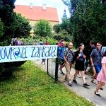 Borůvkobraní: Vítěz soutěže jedlíků posnídal borůvkový jogurt a pak spořádal 23 knedlíků. Večer si dá svíčkovou