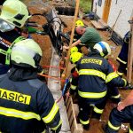 Ve Starém Sedle vyprošťovali hasiči dělníka