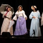 Divadelní festival Loučovický papírek nabízí každou neděli pohádku. Zahájilo Národní divadlo ze Čkyně
