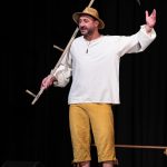 Divadelní festival Loučovický papírek nabízí každou neděli pohádku. Zahájilo Národní divadlo ze Čkyně