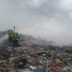 Došlo k samovznícení odpadu, říká k požáru na skládce jednatel firmy. Kouř šel na Smrkovice